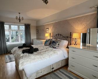 West Cross Mumbles Seaside Escape - 5 Bed House - Swansea - Bedroom