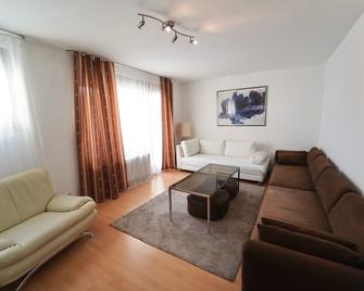 Spacious apartment in the heart of Stuttgart. - Στουτγκάρδη - Σαλόνι