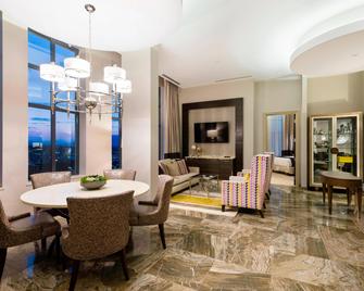 Delta Hotels by Marriott Burnaby Conference Centre - Burnaby - Dining room