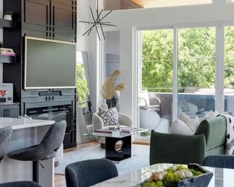 Modern Luxury Art Themed Getaway - Dallas - Sala de estar