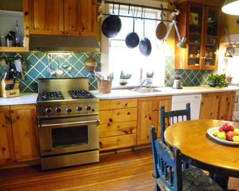 Beautiful Victorian Home - Central Vancouver! - Vancouver - Cocina