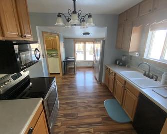 Quiet Country Cottage 5 Minutes from Town! - New Sharon - Cuina