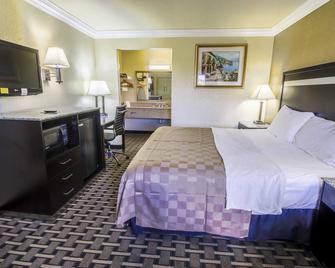 Inn of America - Palm Beach Gardens - Палм-Біч-Ґарденс - Спальня