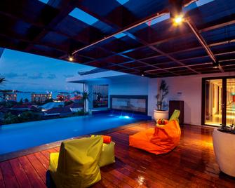 Harris Hotel Seminyak - North Kuta - Pool