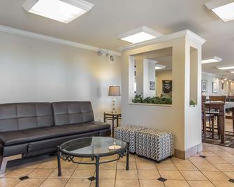 Econo Lodge Inn and Suites Joplin - Joplin - Sala de estar