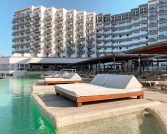 Cádiz Bahía by QHotels - Cádiz - Piscina
