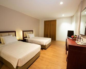 Lovina Inn Penuin Hotel - Batam - Habitación