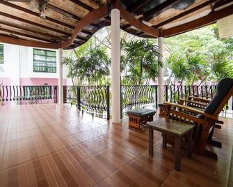 Chayada Garden House and Resort Hotel - Nakhon Ratchasima - Balcón