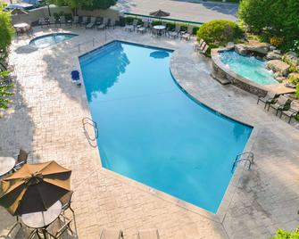 Quality Inn Near the Island Pigeon Forge - Pigeon Forge - Pool