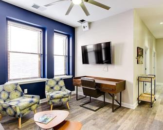 Theatre District, Gym Access, Free Parking - Louisville - Salon