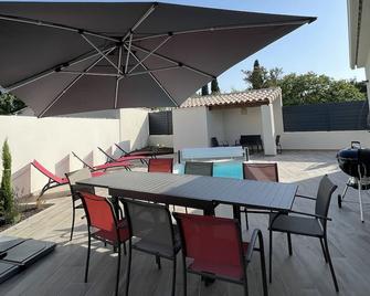 Magnifique villa avec piscine extérieure - Alleins - Patio