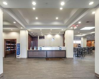 Sleep Inn & Suites And Conference Center Downtown - Indianapolis - Front desk