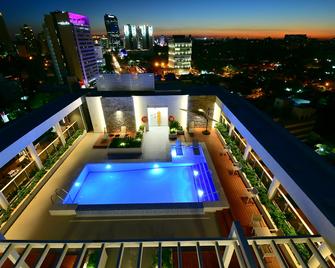 Holiday Inn Express Asuncion Aviadores - Asuncion - Bazén