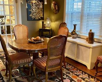 Old World Charm Flat in Upscale Neighborhood - Denver - Yemek odası