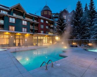 Delta Hotels by Marriott Whistler Village Suites - Whistler - Piscina