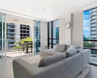 Artique 3 Bedroom Apartment Close To The Beach - Coasthm - Cedar Creek, Gold Coast - Soggiorno