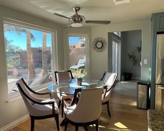 Stunning Summerlin, Heated Pool Spa Bbq Firepit 4bd 3ba Pets Ok, 20 Min To Strip - Las Vegas - Dining room