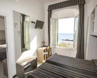Hotel Baia - Monterosso al Mare - Bedroom