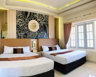 Hotel Indah Palace Tawangmangu - Surakarta City - Bedroom