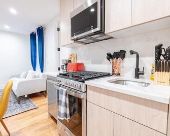 323-1 Spacious 2br Williamsburg - Brooklyn - Kitchen