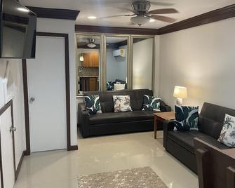 #6 Ferguson Rd - Townhouse - Nassau - Living room