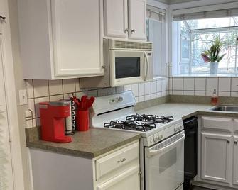 Convenient One Bedroom Hancock Condo - Austin - Cucina