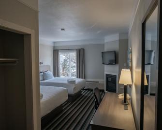 Northwinds | Deluxe Double Queen Room - Canmore - Schlafzimmer