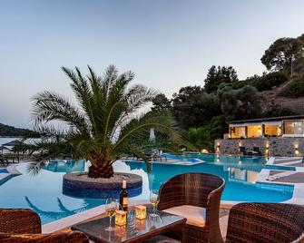Blue Green Bay - Panormos - Pool