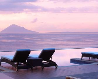 Four Points by Sheraton Manado - Manado - Piscina