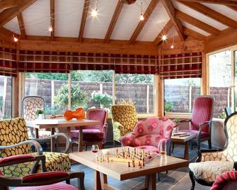Logis Burnel Et La Cle Des Champs - Mirecourt - Lounge