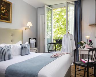 Hotel Plaza Elysées - París - Habitación