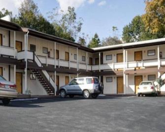 Americas Best Value Inn-Highland/Poughkeepsie - Highland - Будівля