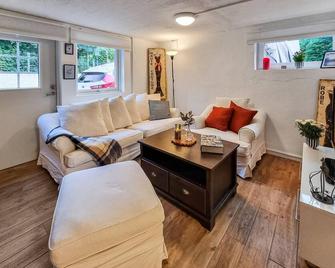 Awesome Apartment In Göteborg With Wifi - ヨーテボリ - リビングルーム