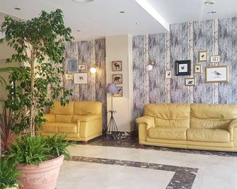 Hotel Arcea Villaviciosa - Villaviciosa - Recepción