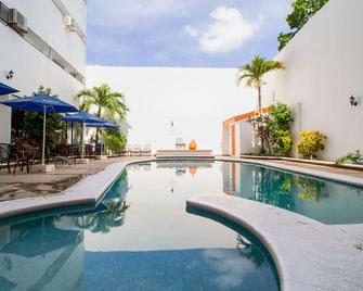 Hotel Ambassador Mérida - Mérida - Pool