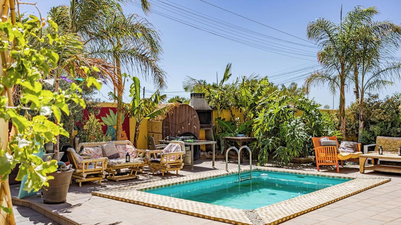 Los Amigos Nest Hostel