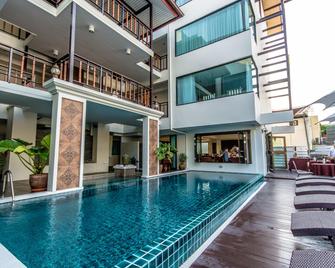 Golden Bell Hotel Chiang Mai - Chiang Mai - Pool