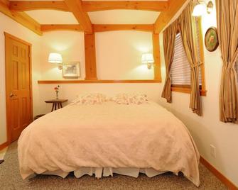 Carriage House Accommodations - Girdwood - Yatak Odası