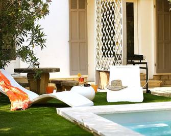 Lovely seasonal rental villa - La petite cocagne - Alleins - Piscina