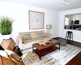 Organic Clean, King Bed, Parking, Design Dist/Hp/Uptown/Katy Tr - Dallas - Salon