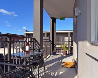 Dunedin Palms Motel - Dunedin - Balcony