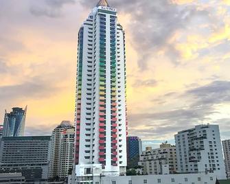 Baiyoke Suite Hotel - Bangkok - Building