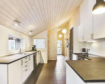 Luxury Holiday Home in Tisvildeleje With Swimming Pool - Tisvildeleje - Kitchen