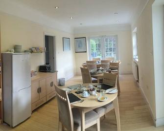 Oakhurst Gatwick B&B - Crawley - Dining room