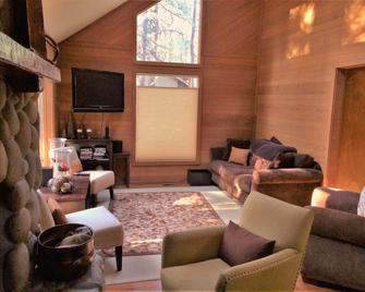 Beautiful Black Butte Ranch Home With Amazing Location - Sisters - Obývací pokoj