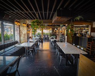 H by H Hospitality - Los Angeles - Bar