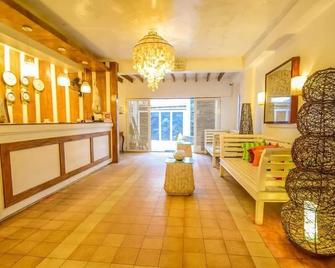 White House Beach Resort - Boracay - Lobby
