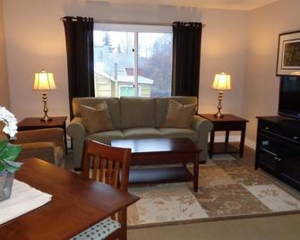 Downtown Anchorage Furnished One Bedroom Apartment - Anchorage - Living room