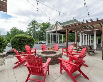 Country Inn & Suites by Radisson, Lake George, NY - Queensbury - Patio