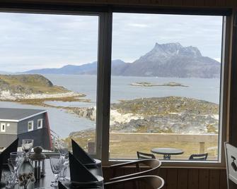Inuk Hostels - Nuuk - Balcony